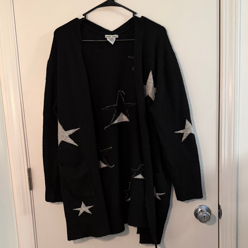 SWEET ROMEO Star Cardigan, Black and White